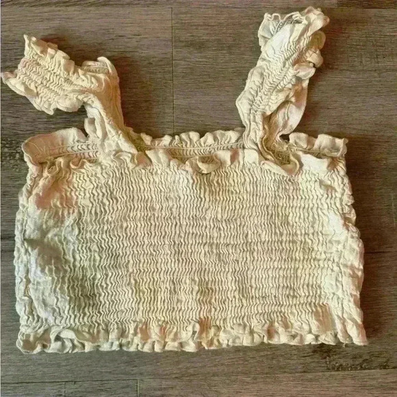 Urban Outfitters Cream Smocked Ruffle Wide Strap Cropped Tank Top Cami Size M - Picture 2 of 4